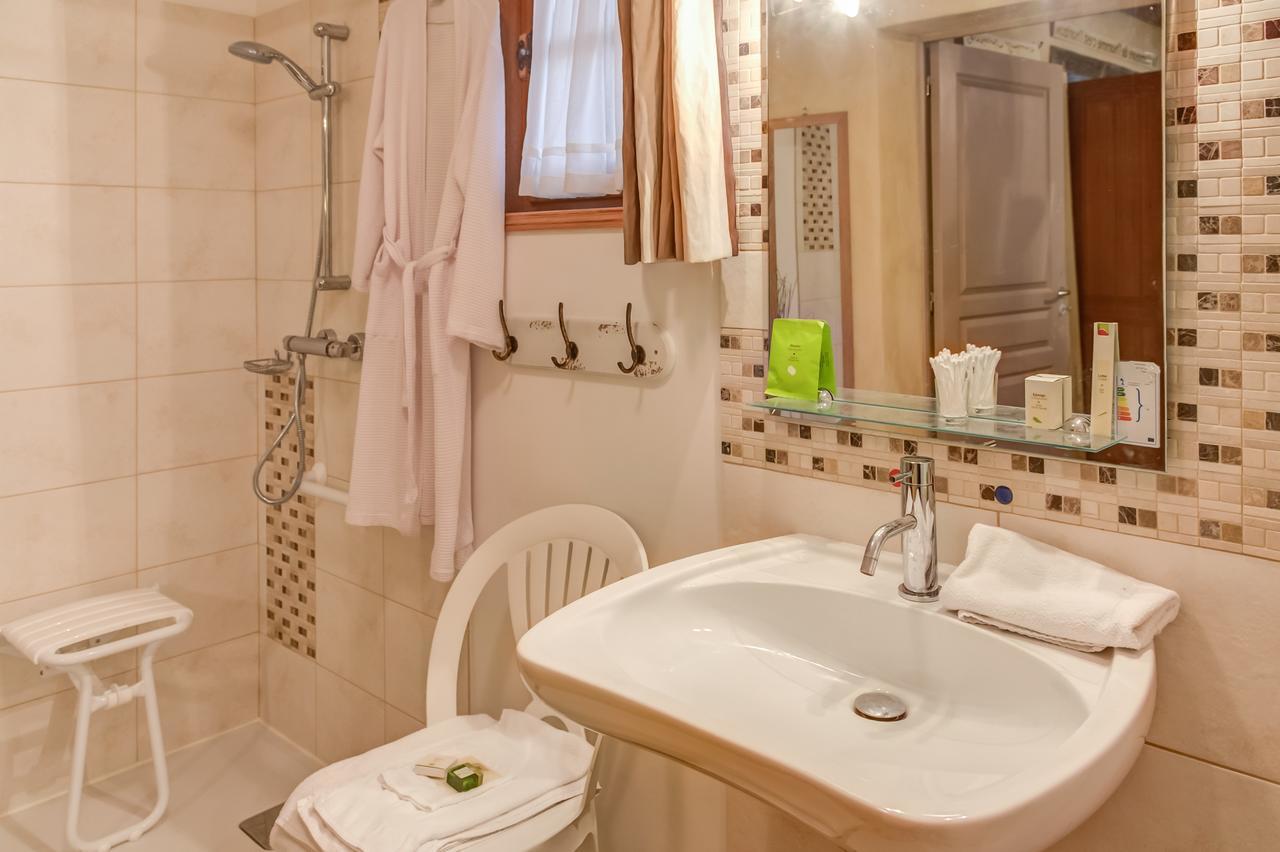 Hotel Des 4 Continents - Le Mans Saint-Saturnin  Buitenkant foto